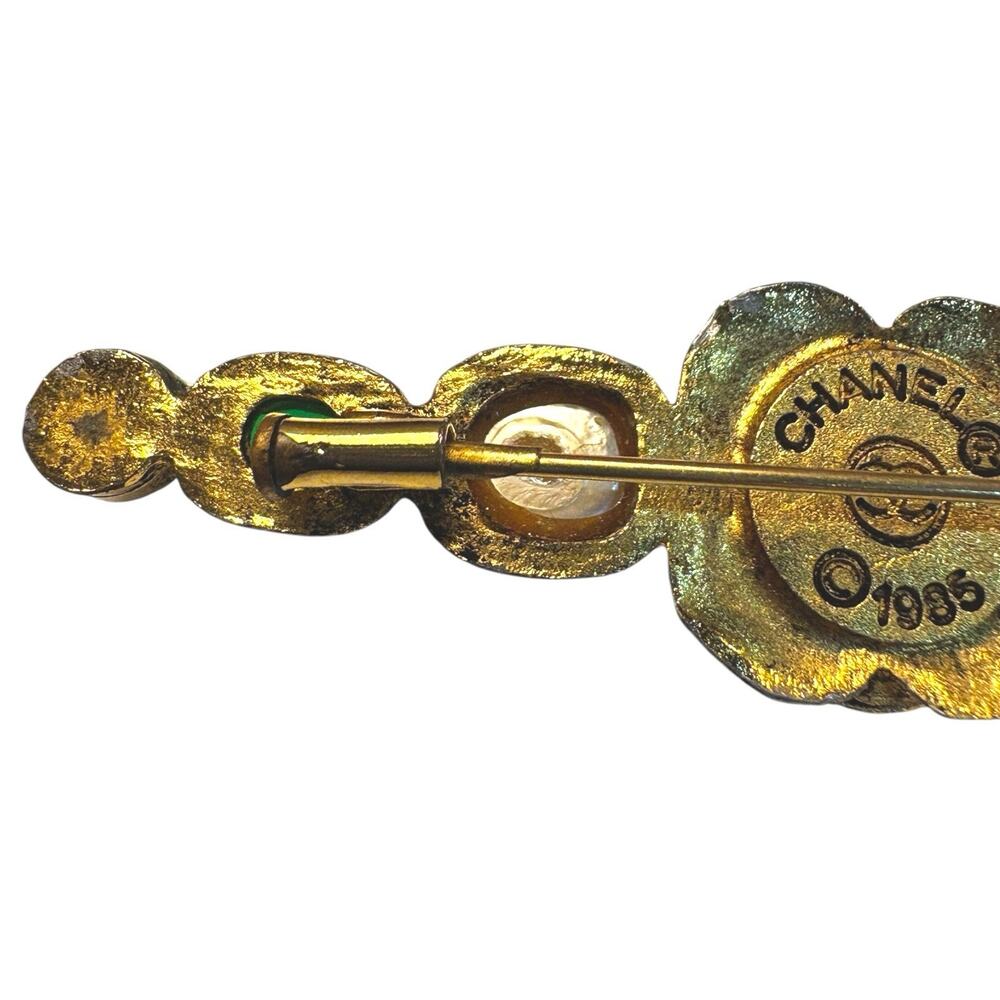 Vintage CHANEL 1986 Gripoix Glass Cabochon Bar Brooch Pearl Green CC Logo - Picture 14 of 14